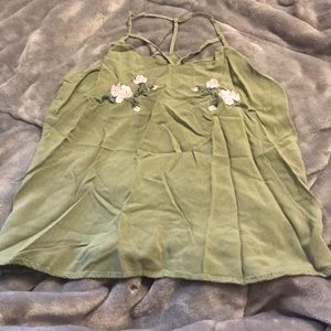 Green tank top with pink roses 🥀